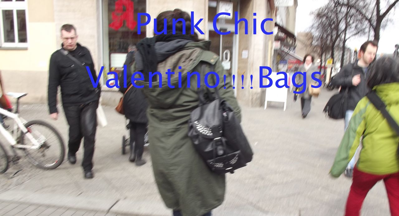You are currently viewing <!--:en-->Valentino Glamor Punk Bags!!! for Spring<!--:-->